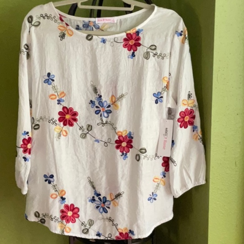 💖Ana & Rose white blouse with embroidered flowers